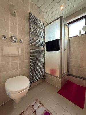 Badezimmer mit Dusche