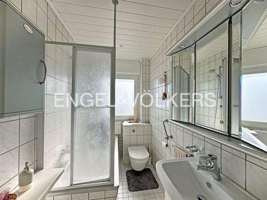 Wannenbad Wohnung EG