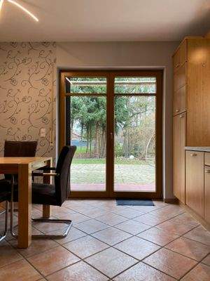 Küche mit Zugang nach draußen