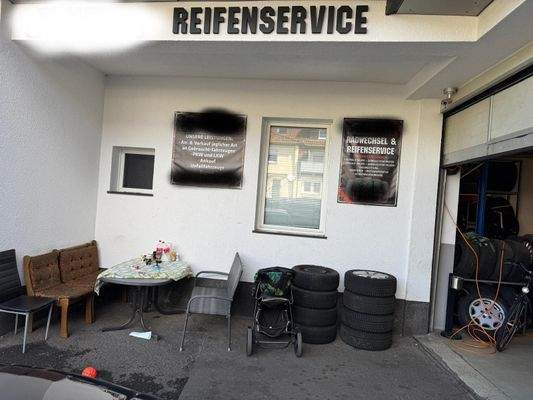 Eingangsbereich zur Werkstatt.jpg