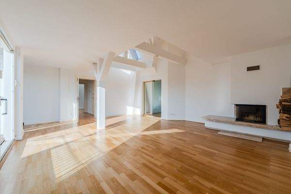 Wohnzimmer mit Kamin