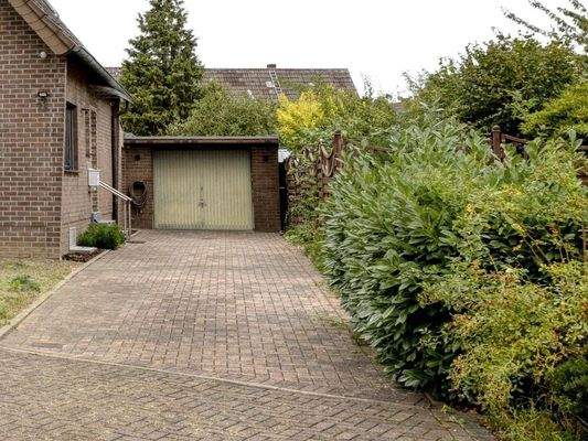 Garage und weitere Stellplätze