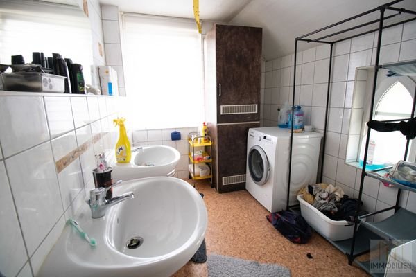 OG - Wohnung links Badezimmer