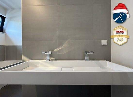 Tageslichtbad mit moderner Ausstattung