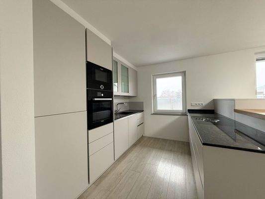 Küche mit hochwertigen Elektrogeräten 