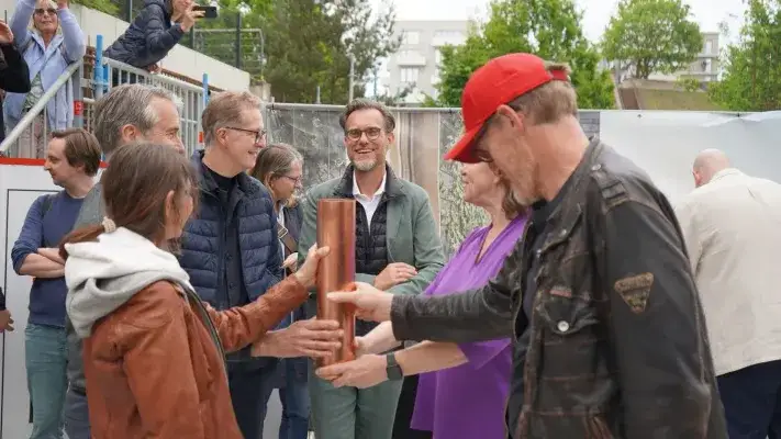 Symbolische Grundsteinlegung mit Einbau einer Zeit