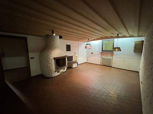 Partykeller mit offenem Kamin