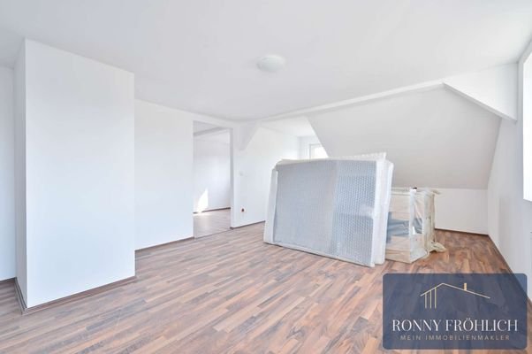 Schlafzimmer 2 3-3