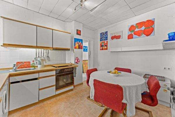 Küche mit Essbereich