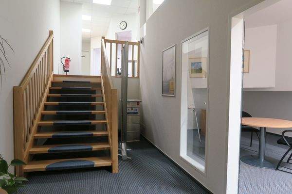 1070-Treppe zur oberen Ebene