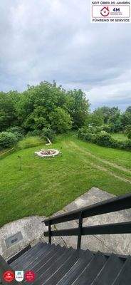 Blick vom Haus in den Garten