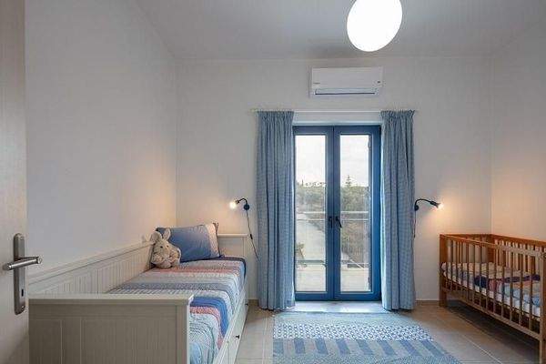 Kreta, Loutra: Steinvilla mit wunderschönem Meerblick zu verkaufen