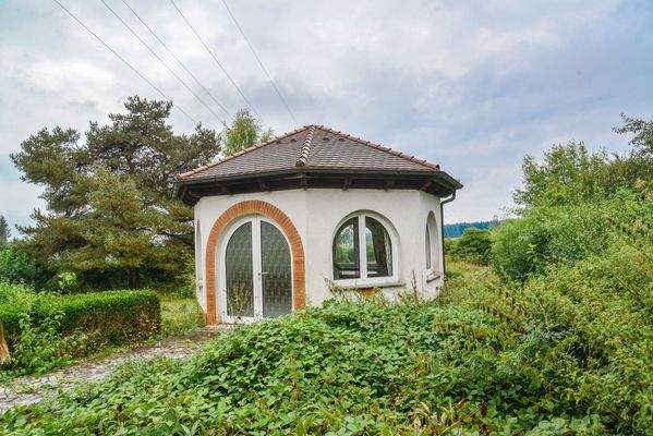 Garten - vorderer Teil mit Gartenhaus