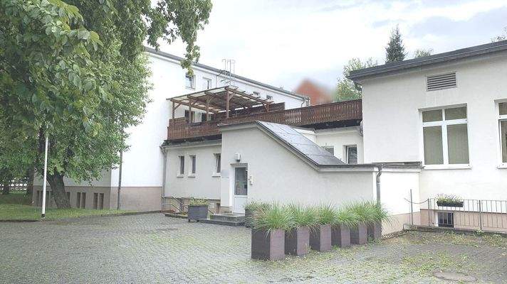 Außenansicht Verbindung MFH zu Gewerbe