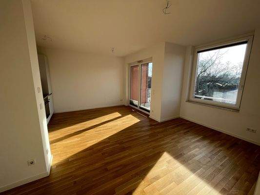 Helles Wohnzimmer mit Balkon