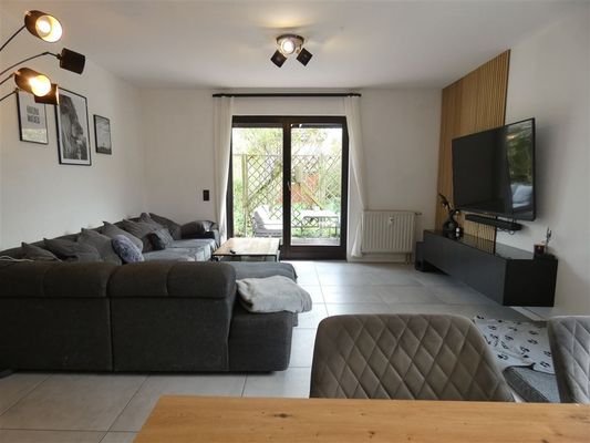 Zugang vom Wohnzimmer zur Terrasse