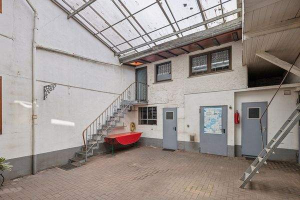 großer, heller Innenhof