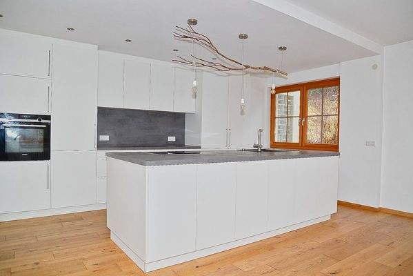 OG  Blick auf die Kücheninsel