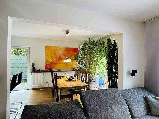 Wohnbereich mit Blick zum Essbereich