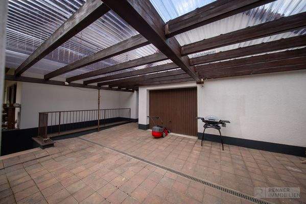 Unterdachte Garage 