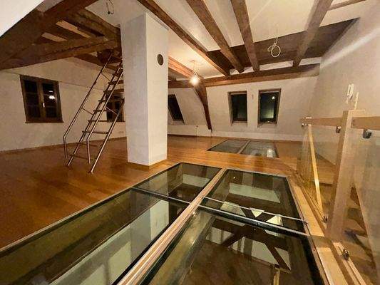 2. Obergeschoss mit Glasbodenelementen
