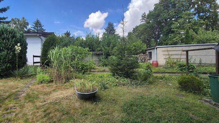 Grundstücksbreite ca. 24 m