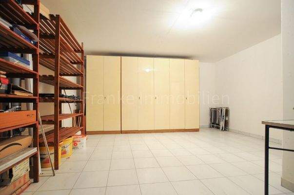 großer Lagerraum im Keller