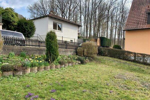 Grünfläche vor den Garagen