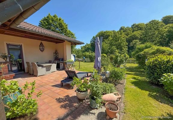 Garten mit Freisitz