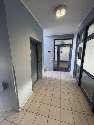 Büroflur mit Aufzug