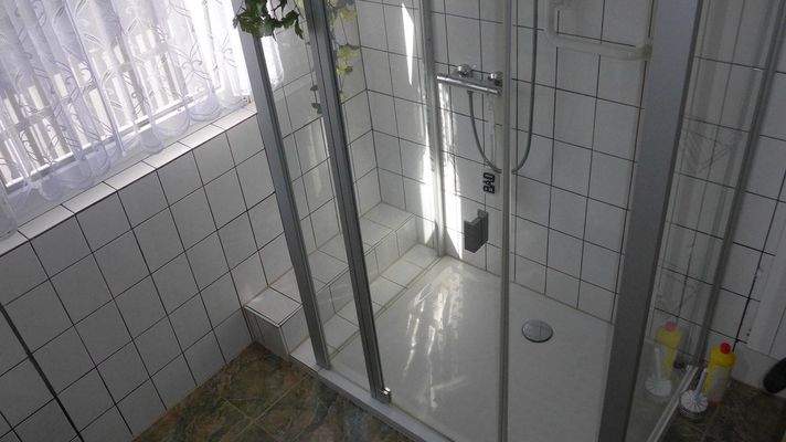 Bad zur Wohnung Obergeschoss