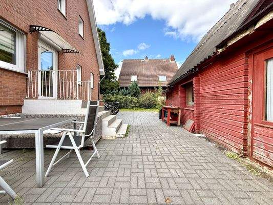 Rückansicht mit Nebengebäude