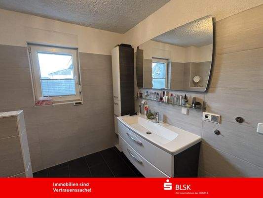 Duschbad mit Einbauschränken