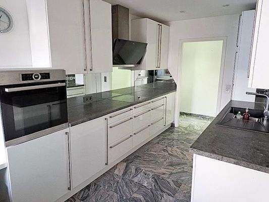 Einbauküche mit Geräten