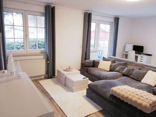 großzügiges Wohnzimmer