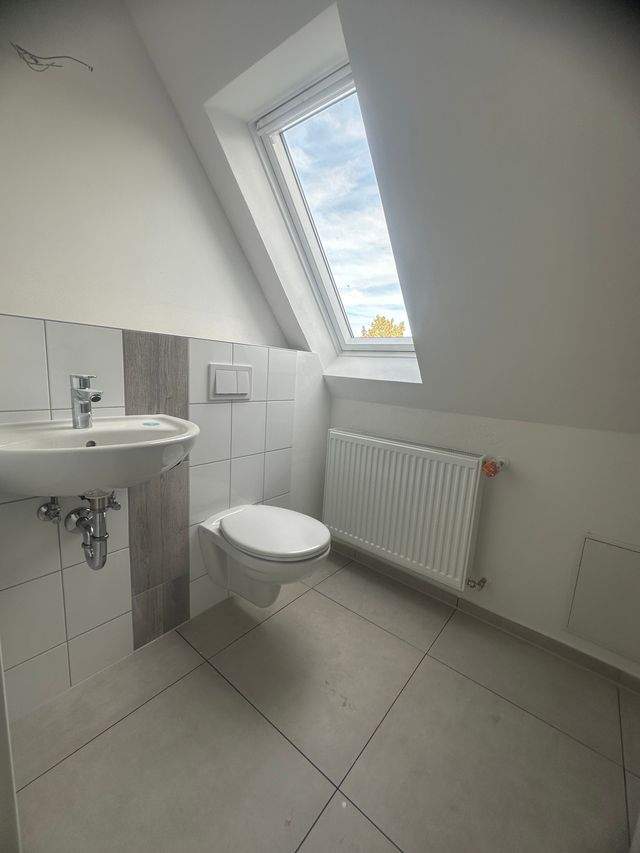 Sehr schöne 5 Zimmer Maisonette in einem Zweifamilienhaus mit Gartennutzung und großen Balkon - Photo 5