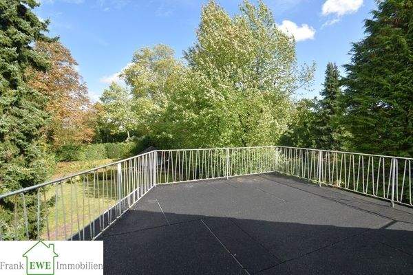 Dachterrasse, Einfamilienhaus mit Garage zum Kauf in Düsseldorf Urdenbach, Frank Ewe Immobilienmakler Düsseldorf