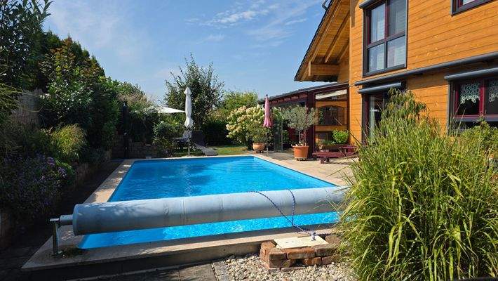 Außenansicht + Pool