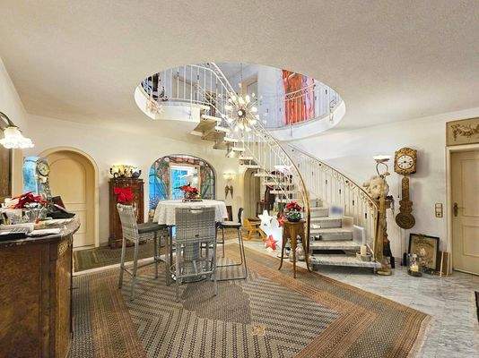 Diele mit Zugang zum Obergeschoss EG