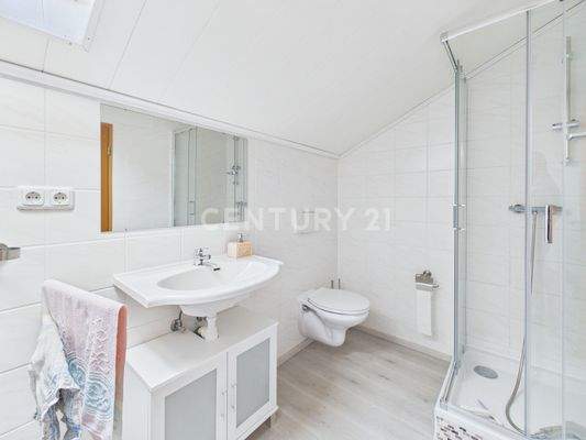 Badezimmer im Dachgeschoss