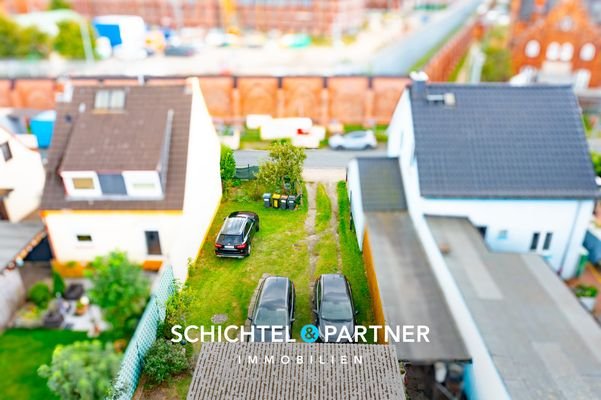 S&P | Einfahrt zu den Garagen