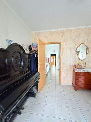 Blick vom Eingang durch die Küche