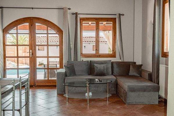 Kreta, Roumeli: Wunderschöne Villa auf dem Land