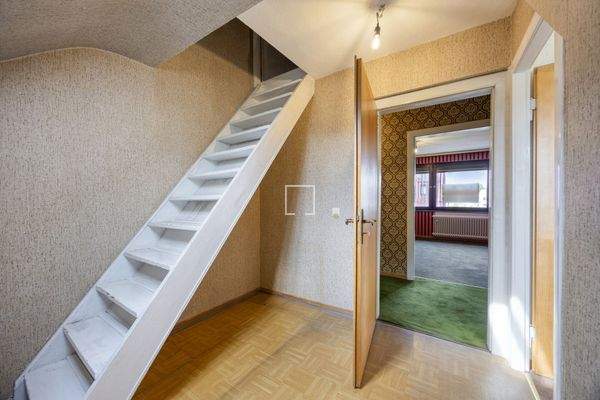 Flur OG mit Aufgang Dachboden