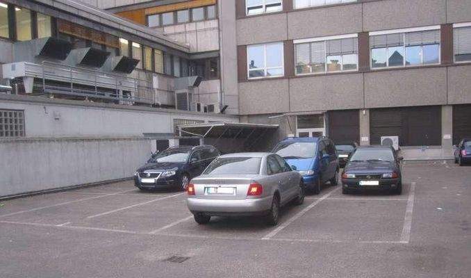 Parkplatz im Hof