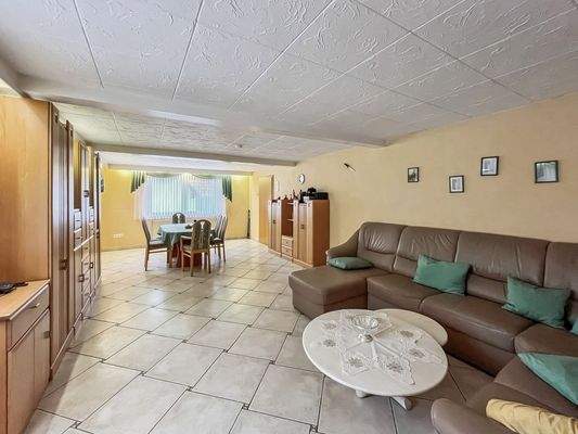 Erdgeschoss - Wohn- und Esszimmer