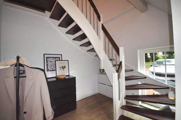 Eigener Eingang / Treppenhaus EG