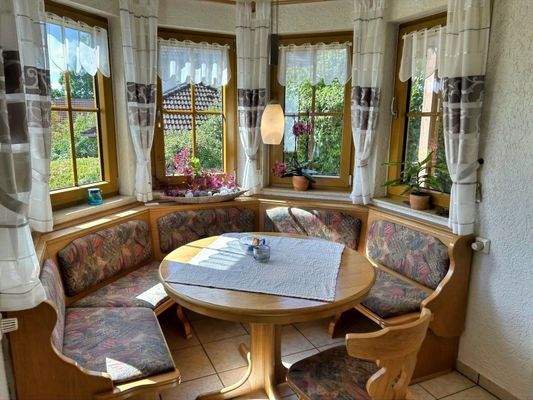 gemütliche Essecke im Erker