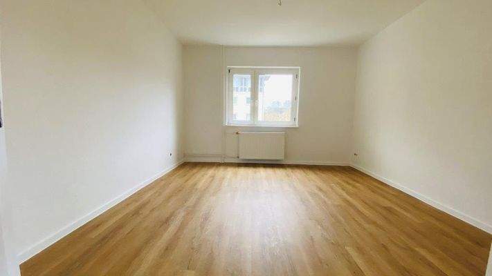 Zimmer 1 mit einem Fenster.jpg