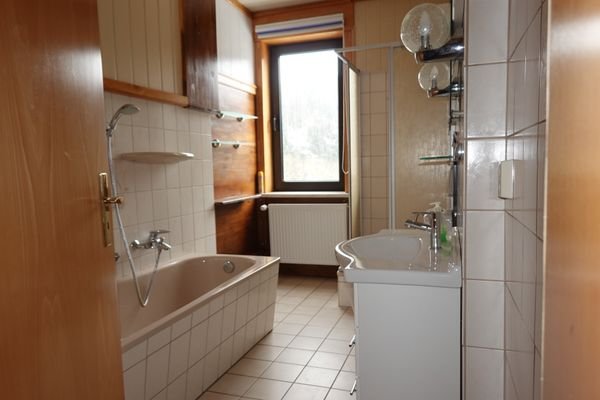 Wannenbad im EG